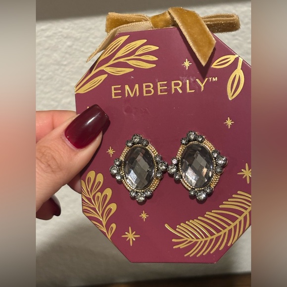 Emberly Stud Earrings NWT - Picture 4 of 4